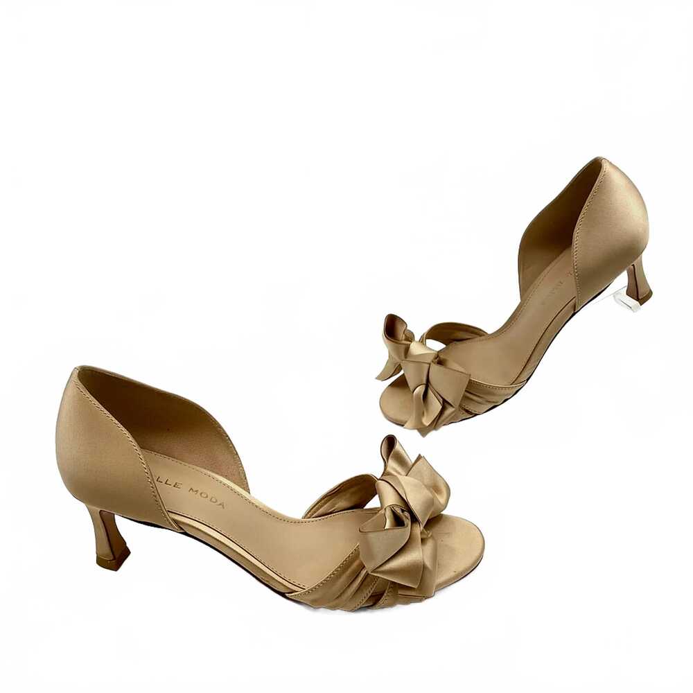 Pelle Moda Tan Satin Pumps with Bow | Women’s Size 6.5